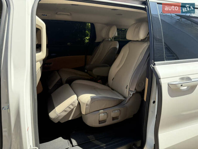 Белый Киа Карнивал, объемом двигателя 2.2 л и пробегом 11 тыс. км за 44900 $, фото 17 на Automoto.ua