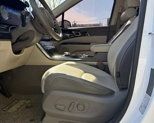 Киа Карнивал 2022 в Киеве на Automoto.ua Белый Киа Карнивал, объемом двигателя 2.9 л и пробегом 63 тыс. км за 46500 $, фото 26 на Automoto.ua