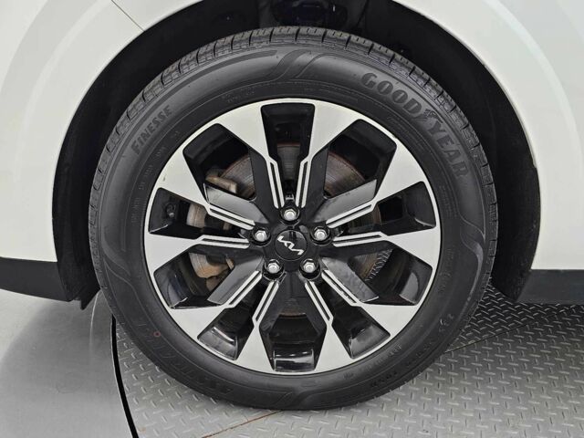 Белый Киа Карнивал, объемом двигателя 2.2 л и пробегом 97 тыс. км за 33400 $, фото 4 на Automoto.ua