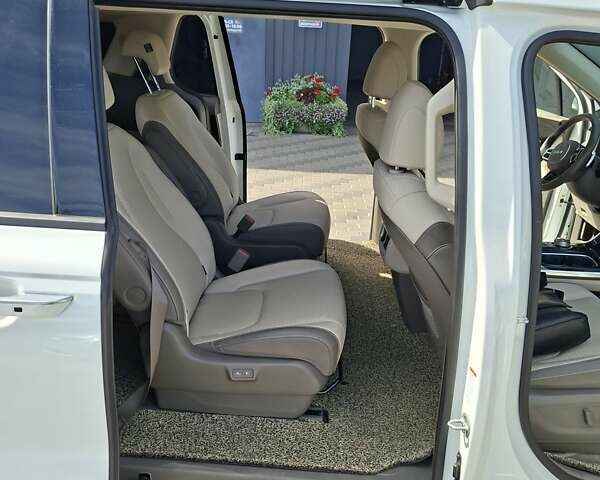 Білий Кіа Карнівал, об'ємом двигуна 2.15 л та пробігом 40 тис. км за 54500 $, фото 11 на Automoto.ua