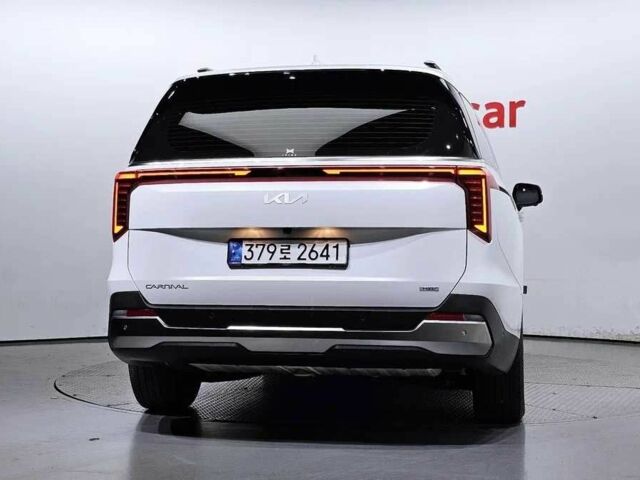 Белый Киа Карнивал, объемом двигателя 1.6 л и пробегом 12 тыс. км за 36600 $, фото 3 на Automoto.ua