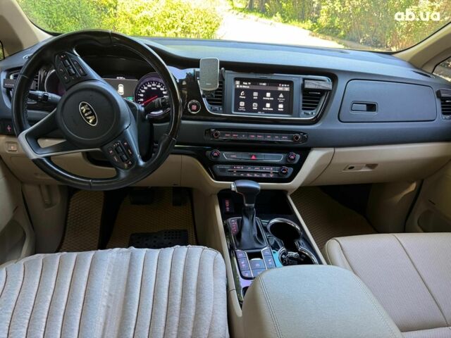 Белый Киа Карнивал, объемом двигателя 2.2 л и пробегом 145 тыс. км за 30490 $, фото 26 на Automoto.ua