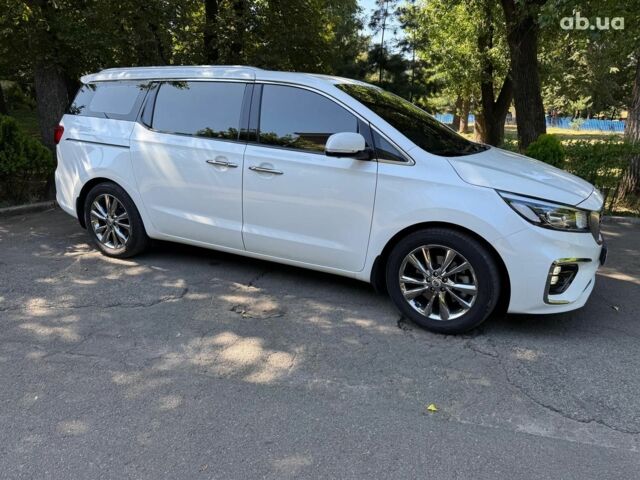 Белый Киа Карнивал, объемом двигателя 2.2 л и пробегом 145 тыс. км за 30490 $, фото 5 на Automoto.ua