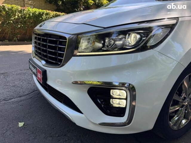 Белый Киа Карнивал, объемом двигателя 2.2 л и пробегом 145 тыс. км за 30490 $, фото 12 на Automoto.ua