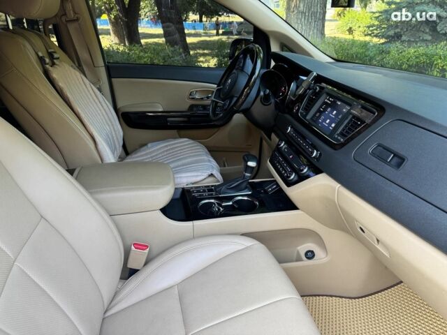 Белый Киа Карнивал, объемом двигателя 2.2 л и пробегом 145 тыс. км за 30490 $, фото 36 на Automoto.ua