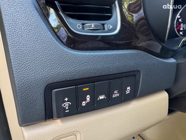 Белый Киа Карнивал, объемом двигателя 2.2 л и пробегом 145 тыс. км за 30490 $, фото 17 на Automoto.ua