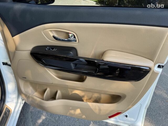 Белый Киа Карнивал, объемом двигателя 2.2 л и пробегом 145 тыс. км за 30490 $, фото 35 на Automoto.ua