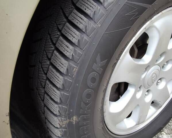 Бежевый Киа Карнивал, объемом двигателя 2.9 л и пробегом 90 тыс. км за 9100 $, фото 13 на Automoto.ua