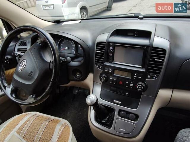 Бежевый Киа Карнивал, объемом двигателя 2.9 л и пробегом 90 тыс. км за 9100 $, фото 15 на Automoto.ua