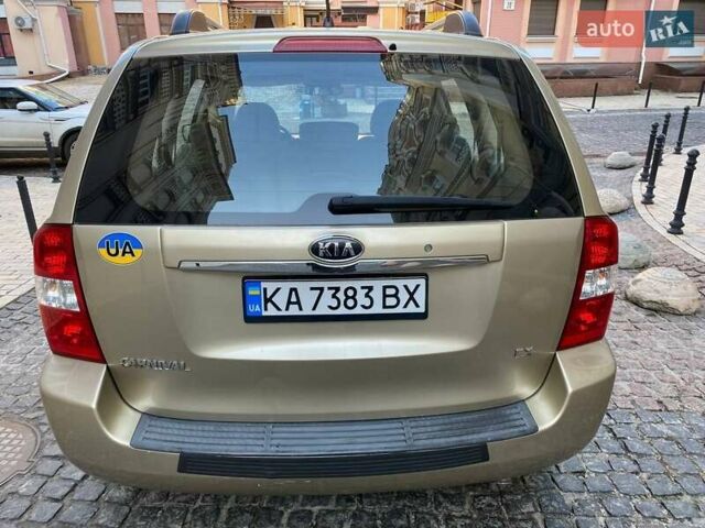 Бежевый Киа Карнивал, объемом двигателя 2.9 л и пробегом 90 тыс. км за 9100 $, фото 4 на Automoto.ua