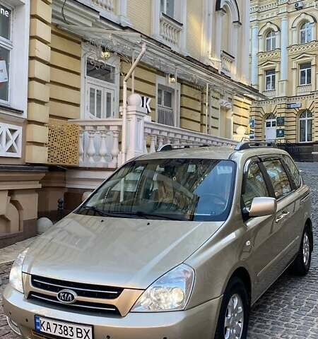 Бежевый Киа Карнивал, объемом двигателя 2.9 л и пробегом 90 тыс. км за 9100 $, фото 3 на Automoto.ua