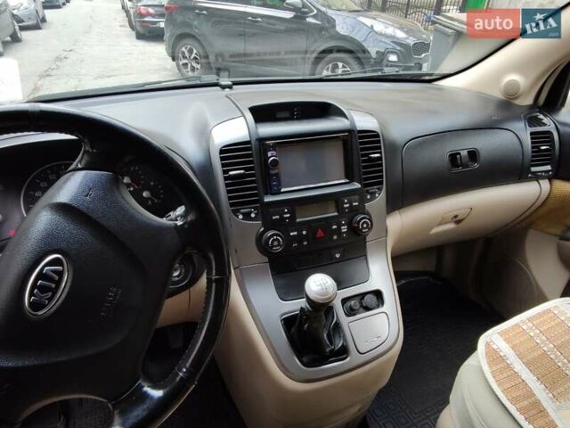 Бежевый Киа Карнивал, объемом двигателя 2.9 л и пробегом 90 тыс. км за 9100 $, фото 19 на Automoto.ua