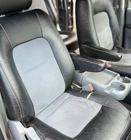 Черный Киа Карнивал, объемом двигателя 2.9 л и пробегом 270 тыс. км за 3000 $, фото 16 на Automoto.ua