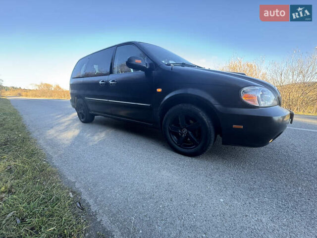 Черный Киа Карнивал, объемом двигателя 2.9 л и пробегом 245 тыс. км за 3250 $, фото 2 на Automoto.ua