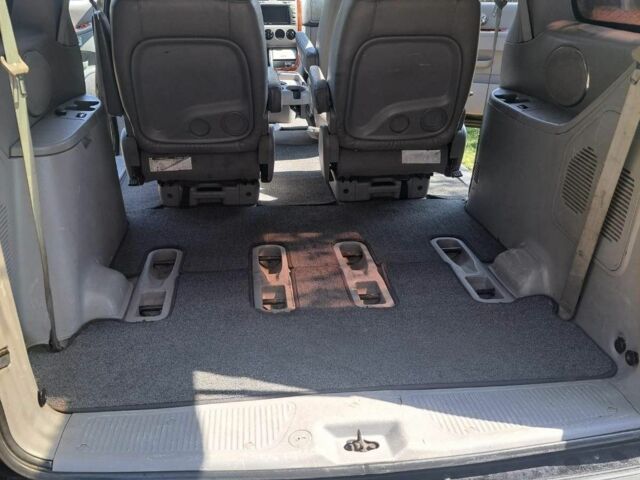 Черный Киа Карнивал, объемом двигателя 2.9 л и пробегом 300 тыс. км за 4600 $, фото 8 на Automoto.ua