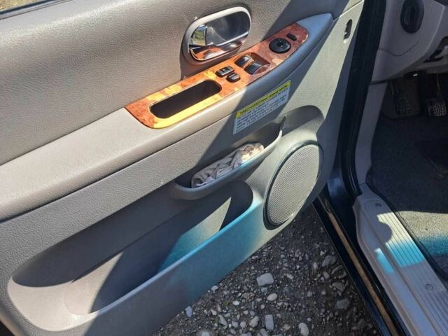 Черный Киа Карнивал, объемом двигателя 2.9 л и пробегом 300 тыс. км за 4600 $, фото 4 на Automoto.ua