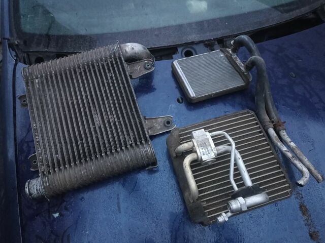 Чорний Кіа Карнівал, об'ємом двигуна 0 л та пробігом 50 тис. км за 478 $, фото 6 на Automoto.ua