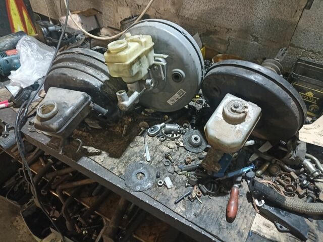 Чорний Кіа Карнівал, об'ємом двигуна 0 л та пробігом 50 тис. км за 478 $, фото 8 на Automoto.ua