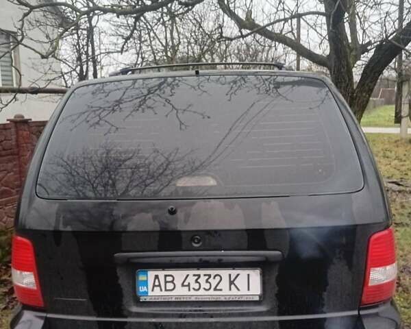 Черный Киа Карнивал, объемом двигателя 2.8 л и пробегом 300 тыс. км за 3800 $, фото 2 на Automoto.ua