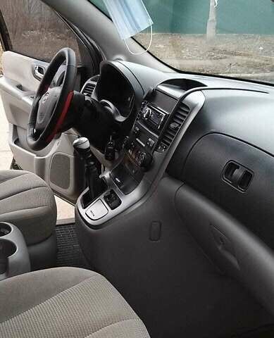 Черный Киа Карнивал, объемом двигателя 2.66 л и пробегом 310 тыс. км за 5800 $, фото 17 на Automoto.ua