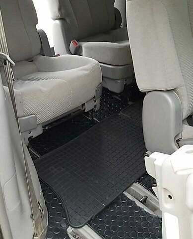 Черный Киа Карнивал, объемом двигателя 2.66 л и пробегом 310 тыс. км за 5800 $, фото 21 на Automoto.ua