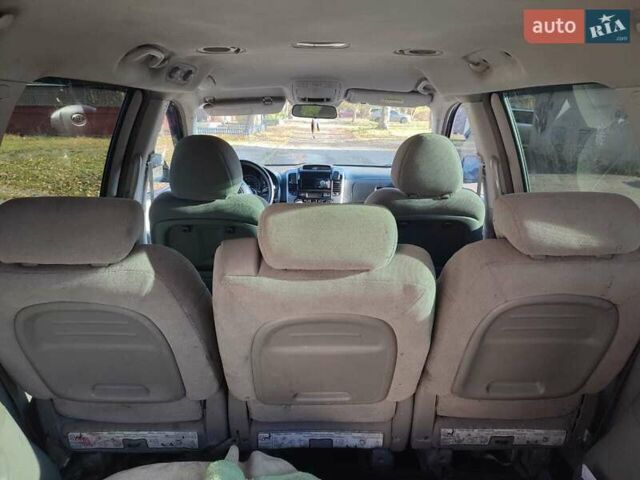 Черный Киа Карнивал, объемом двигателя 2.66 л и пробегом 310 тыс. км за 5800 $, фото 13 на Automoto.ua