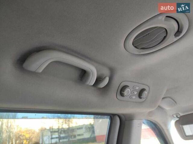 Черный Киа Карнивал, объемом двигателя 2.66 л и пробегом 310 тыс. км за 5800 $, фото 14 на Automoto.ua