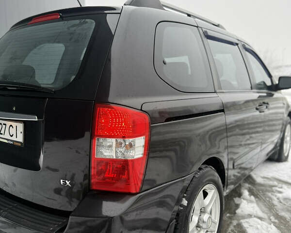 Чорний Кіа Карнівал, об'ємом двигуна 2.9 л та пробігом 250 тис. км за 4999 $, фото 25 на Automoto.ua