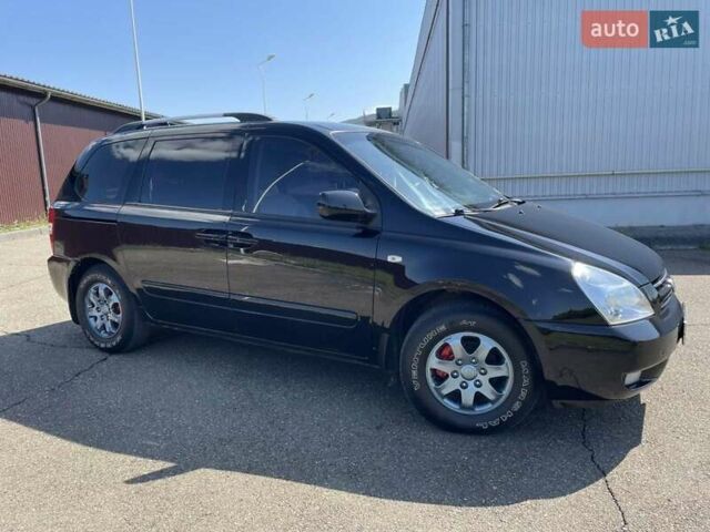 Черный Киа Карнивал, объемом двигателя 2.9 л и пробегом 222 тыс. км за 6300 $, фото 2 на Automoto.ua