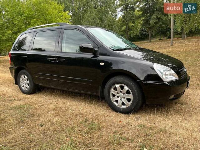 Киа Карнивал 2008 в Смеле на Automoto.ua Черный Киа Карнивал, объемом двигателя 2.92 л и пробегом 304 тыс. км за 6000 $, фото 1 на Automoto.ua