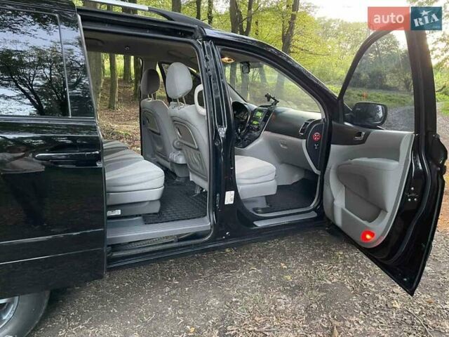 Черный Киа Карнивал, объемом двигателя 2.9 л и пробегом 223 тыс. км за 5700 $, фото 33 на Automoto.ua