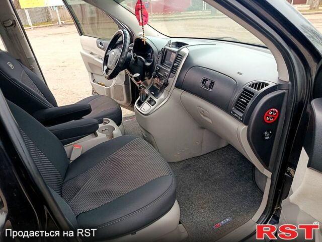 Чорний Кіа Карнівал, об'ємом двигуна 2.9 л та пробігом 259 тис. км за 4999 $, фото 9 на Automoto.ua