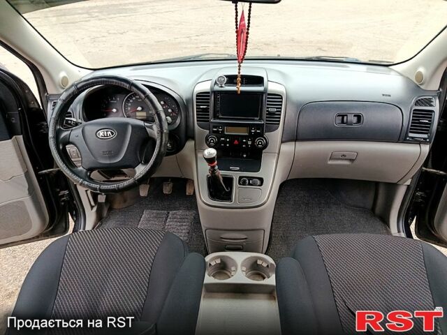 Чорний Кіа Карнівал, об'ємом двигуна 2.9 л та пробігом 259 тис. км за 4999 $, фото 10 на Automoto.ua
