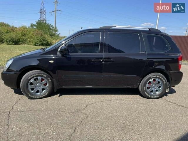 Черный Киа Карнивал, объемом двигателя 2.9 л и пробегом 223 тыс. км за 6300 $, фото 2 на Automoto.ua