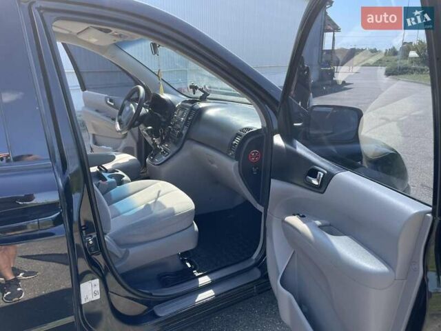 Черный Киа Карнивал, объемом двигателя 2.9 л и пробегом 223 тыс. км за 6300 $, фото 26 на Automoto.ua