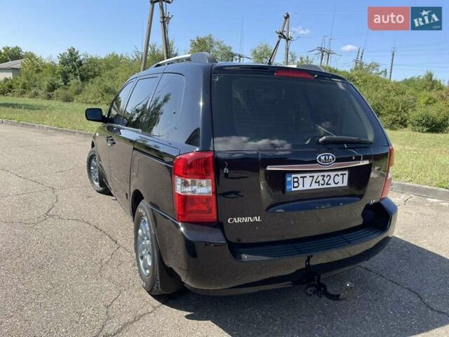 Черный Киа Карнивал, объемом двигателя 2.9 л и пробегом 222 тыс. км за 6300 $, фото 5 на Automoto.ua