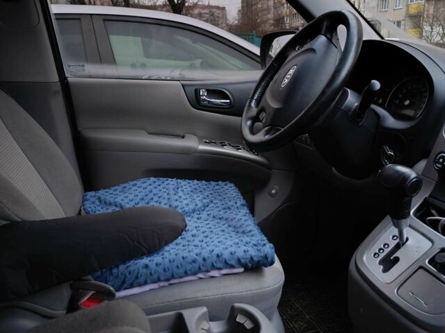 Черный Киа Карнивал, объемом двигателя 2.9 л и пробегом 174 тыс. км за 8774 $, фото 5 на Automoto.ua