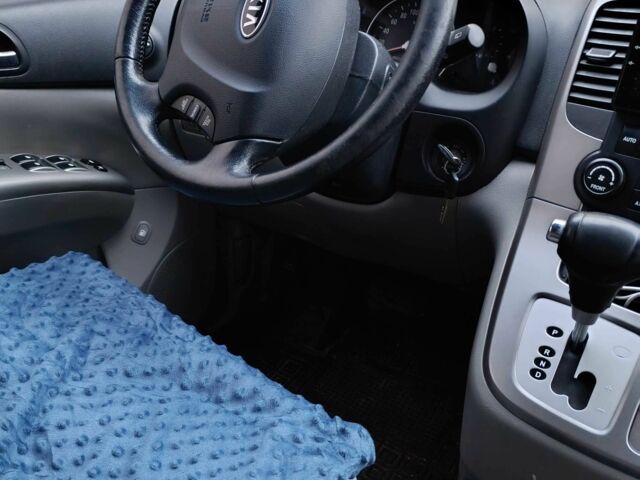 Черный Киа Карнивал, объемом двигателя 2.9 л и пробегом 174 тыс. км за 8774 $, фото 3 на Automoto.ua