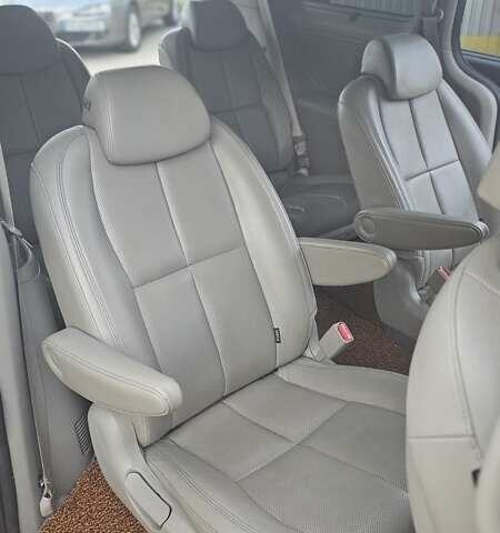 Черный Киа Карнивал, объемом двигателя 2.2 л и пробегом 227 тыс. км за 20500 $, фото 21 на Automoto.ua