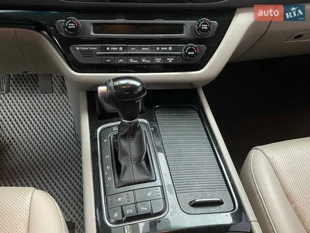 Черный Киа Карнивал, объемом двигателя 2.2 л и пробегом 295 тыс. км за 15900 $, фото 19 на Automoto.ua