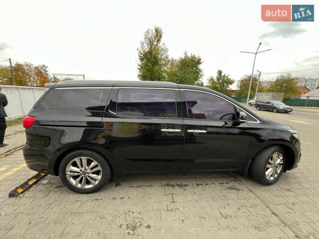 Черный Киа Карнивал, объемом двигателя 2.2 л и пробегом 215 тыс. км за 21700 $, фото 3 на Automoto.ua