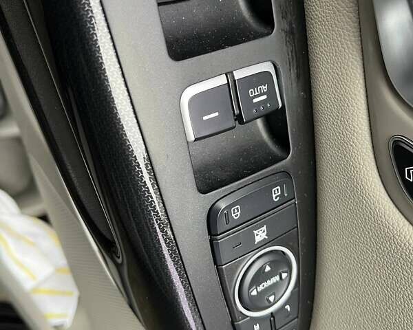 Черный Киа Карнивал, объемом двигателя 2.2 л и пробегом 215 тыс. км за 21700 $, фото 24 на Automoto.ua