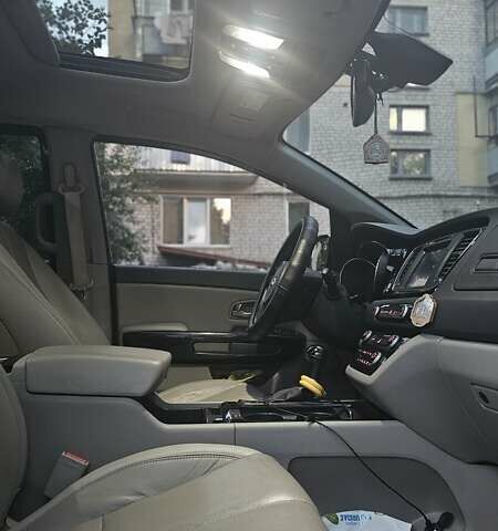 Черный Киа Карнивал, объемом двигателя 2.2 л и пробегом 227 тыс. км за 20500 $, фото 27 на Automoto.ua