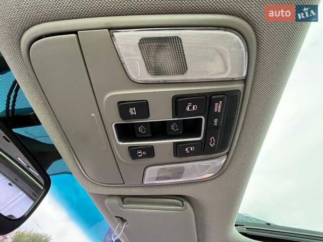 Черный Киа Карнивал, объемом двигателя 2.2 л и пробегом 215 тыс. км за 21700 $, фото 31 на Automoto.ua