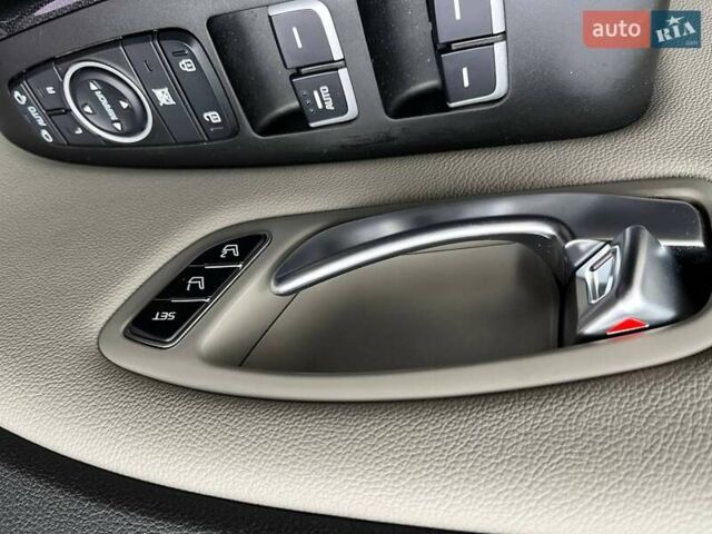 Черный Киа Карнивал, объемом двигателя 2.2 л и пробегом 215 тыс. км за 21700 $, фото 23 на Automoto.ua