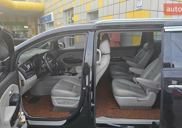 Черный Киа Карнивал, объемом двигателя 2.2 л и пробегом 227 тыс. км за 20500 $, фото 14 на Automoto.ua