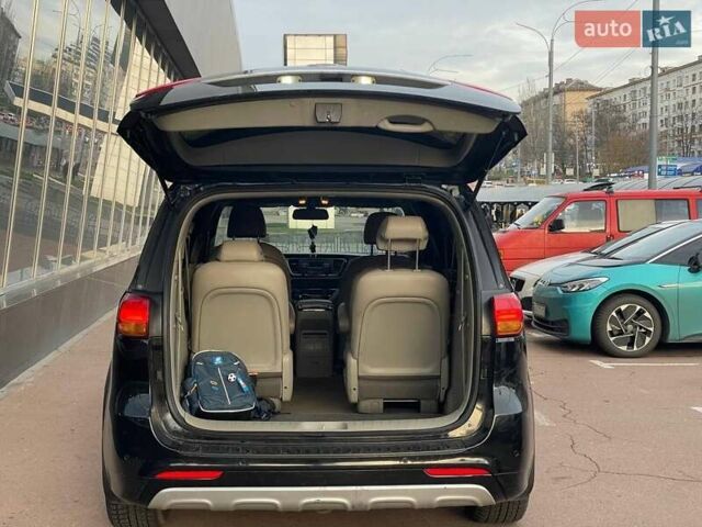 Черный Киа Карнивал, объемом двигателя 2.2 л и пробегом 295 тыс. км за 15900 $, фото 22 на Automoto.ua