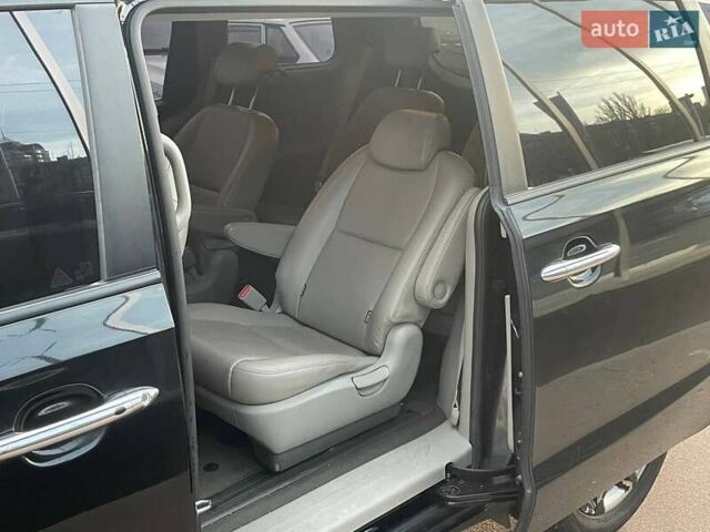 Черный Киа Карнивал, объемом двигателя 2.2 л и пробегом 295 тыс. км за 15900 $, фото 8 на Automoto.ua