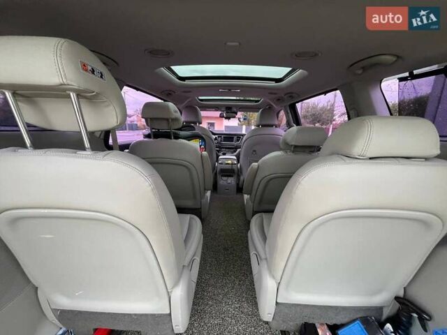 Черный Киа Карнивал, объемом двигателя 2.2 л и пробегом 215 тыс. км за 21700 $, фото 34 на Automoto.ua