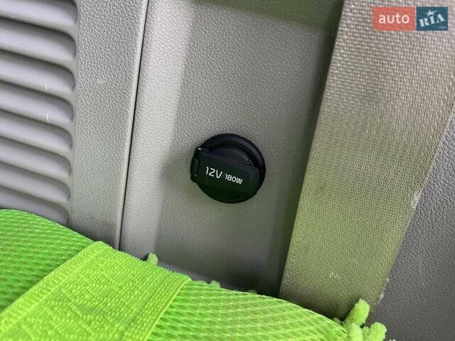 Черный Киа Карнивал, объемом двигателя 2.2 л и пробегом 215 тыс. км за 21700 $, фото 48 на Automoto.ua